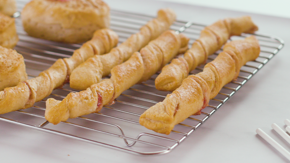 how to make pillsbury strawberry Crescent Twists for mother's day brunch bouquet