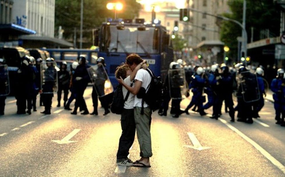 Ian Waldie Getty kissing street protest