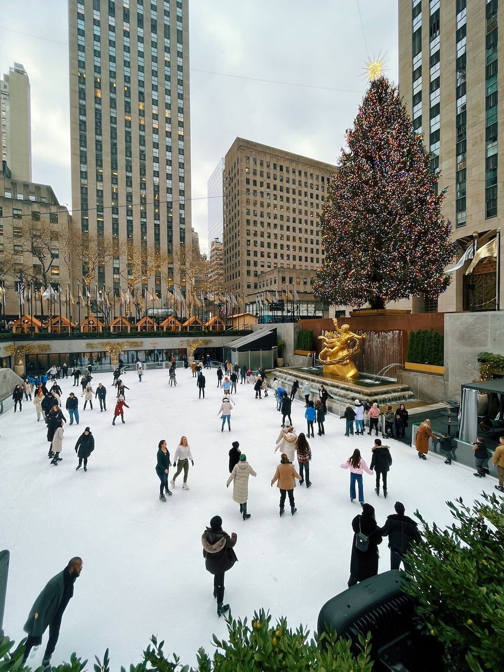 ice skating at rockefeller plaza