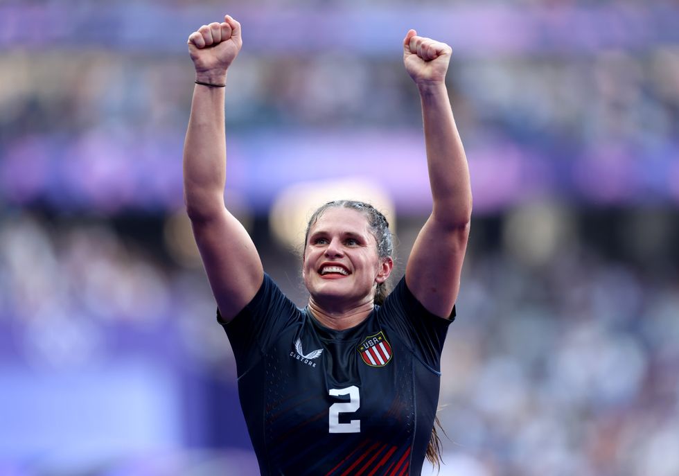 ilona maher celebrating team usa's rugby sevens bronze medal win at the 2024 paris olympics