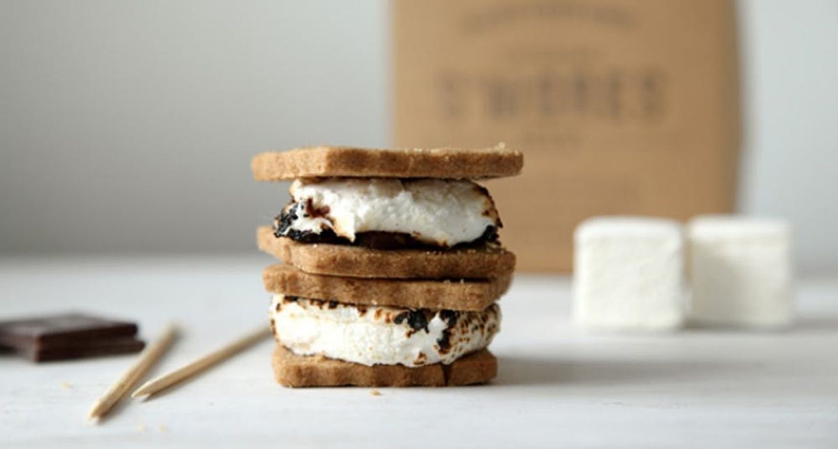 Great Gift Idea 15 S Mores Kits For Campers And Sweet Tooths Alike Brit Co Great Gift Idea 15 S Mores Kits For Campers And Sweet Tooths Alike Brit Co