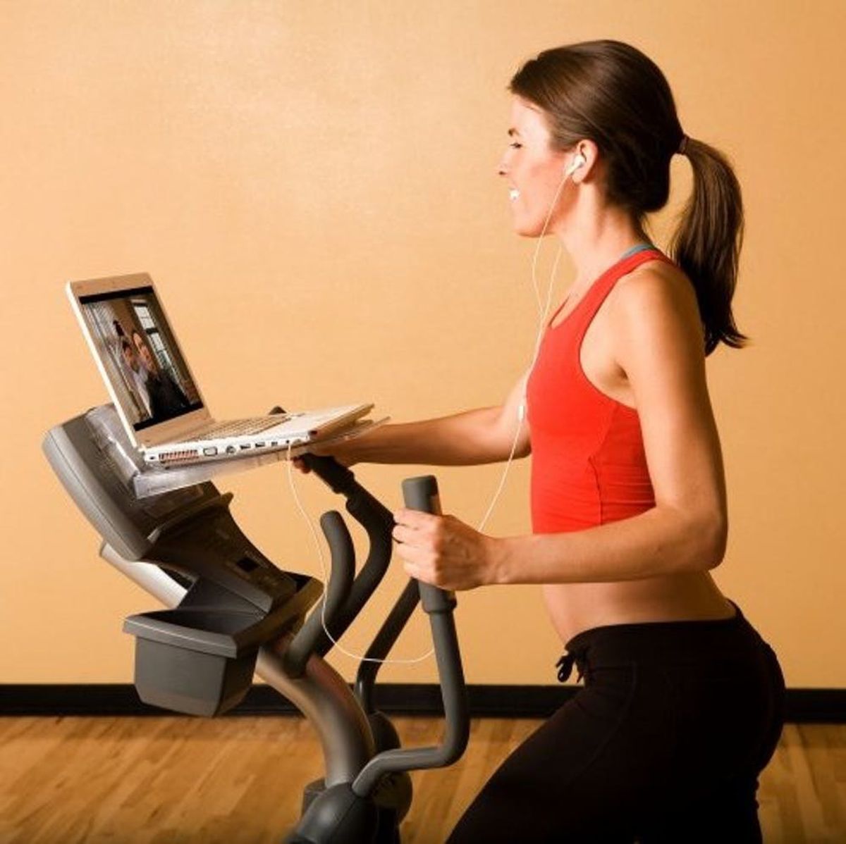 6 Ways to Get a Workout at Your Desk, *With* Your Desk