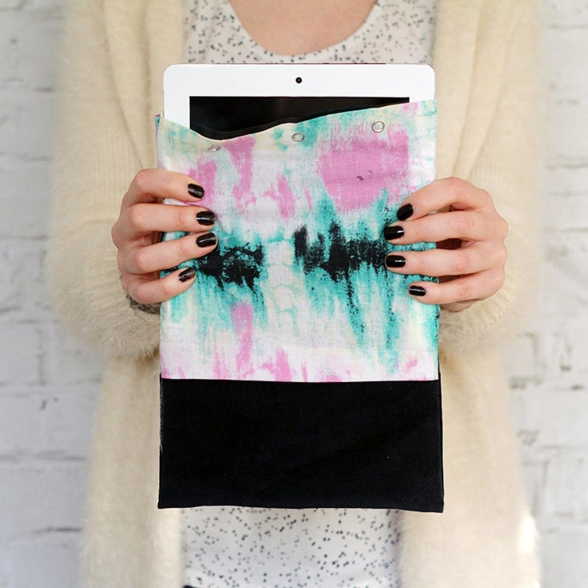 How to Make a No-Sew Tablet Case in 10 Minutes