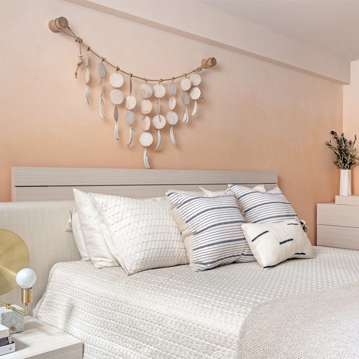 This NYC Pad Takes Pantone’s Crush-Worthy Coral to New Heights