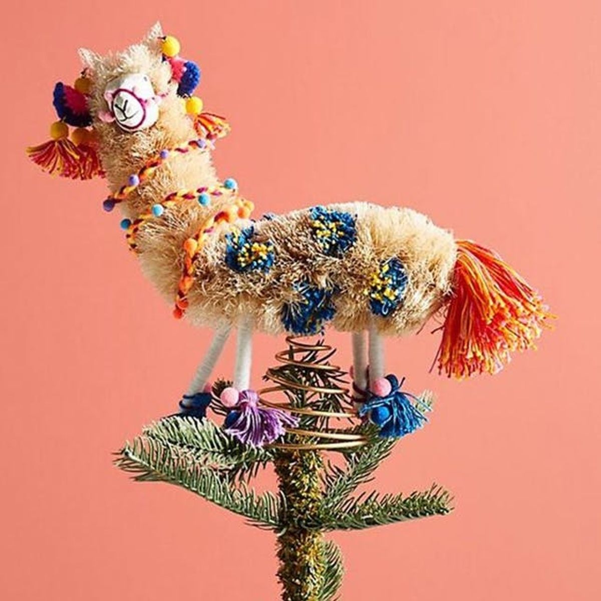 14 Adorably Festive Reasons Why Llamas Are the New Elves