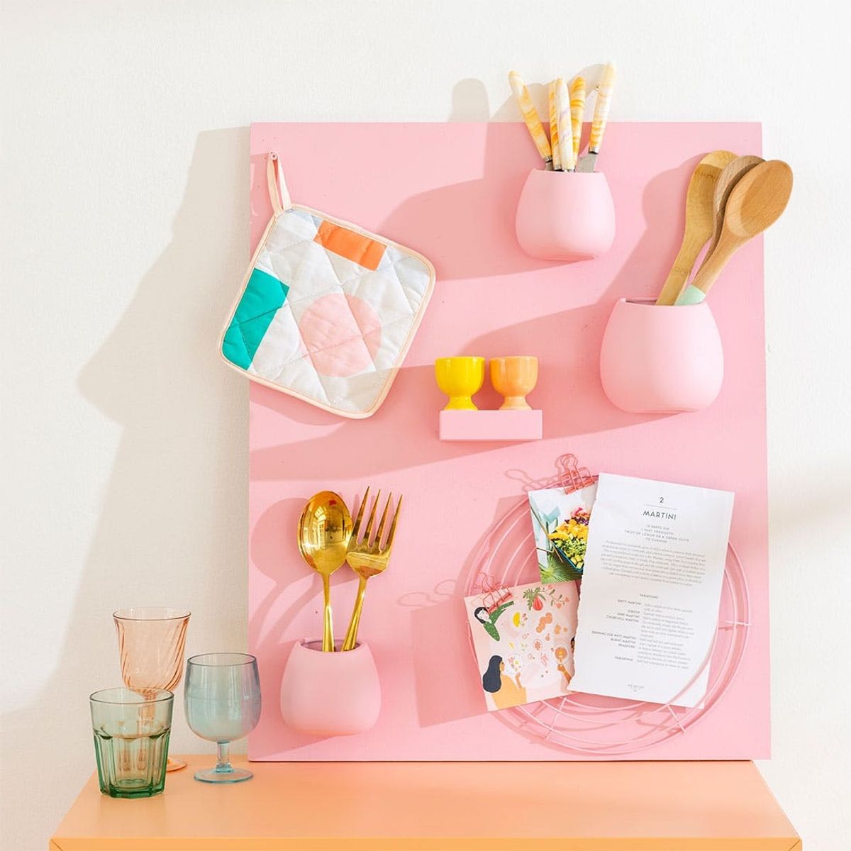 This Hanging Wall Organizer Creates a Structured and Stylish Space