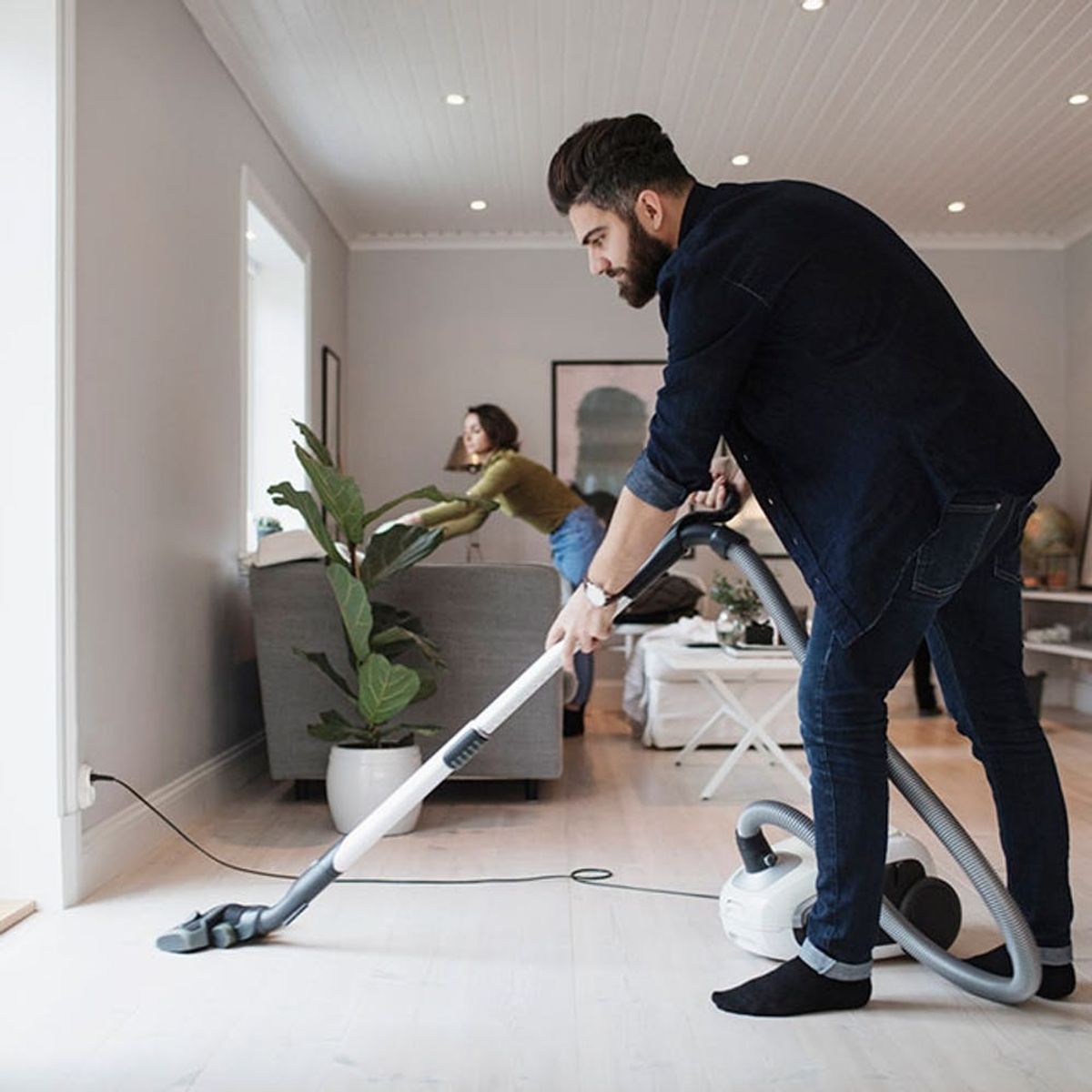 How to Divvy up Household Chores and Still Maintain a Happy Relationship With Your S.O.