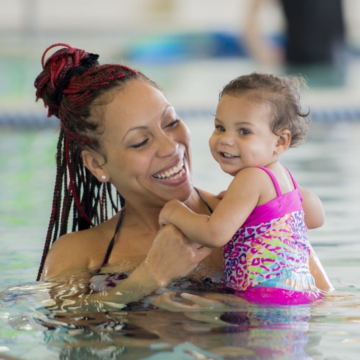 9 Key Things to Pack for a Fun Family Pool Day