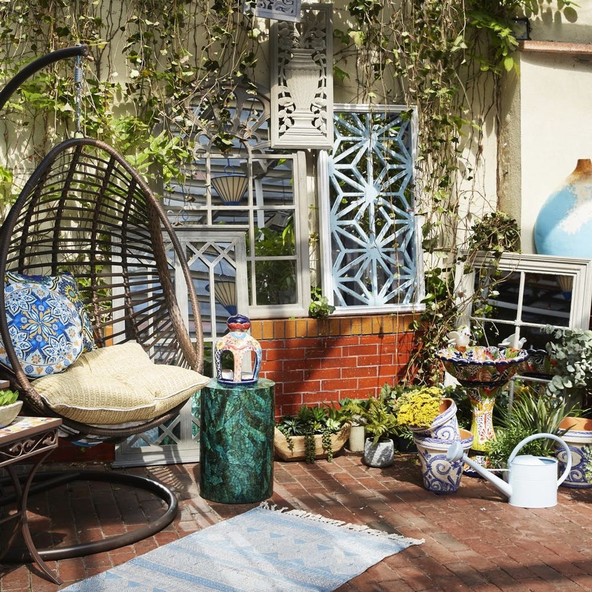 How to Host the Best Outdoor Summer Party in Any Space