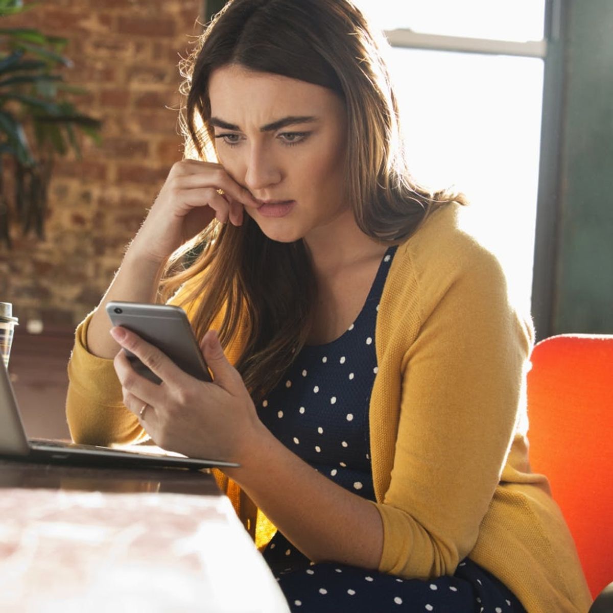 7 Tips to Survive Social Media While You’re Expecting