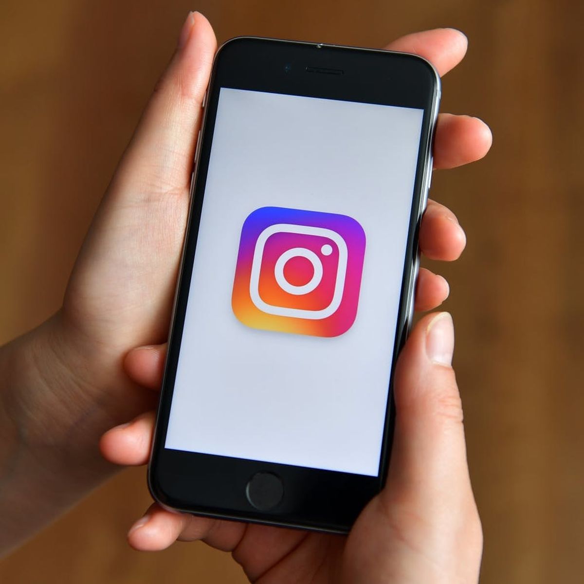 Apple Is Offering a $29 Battery to Apologize for Your Slowed-Down iPhone