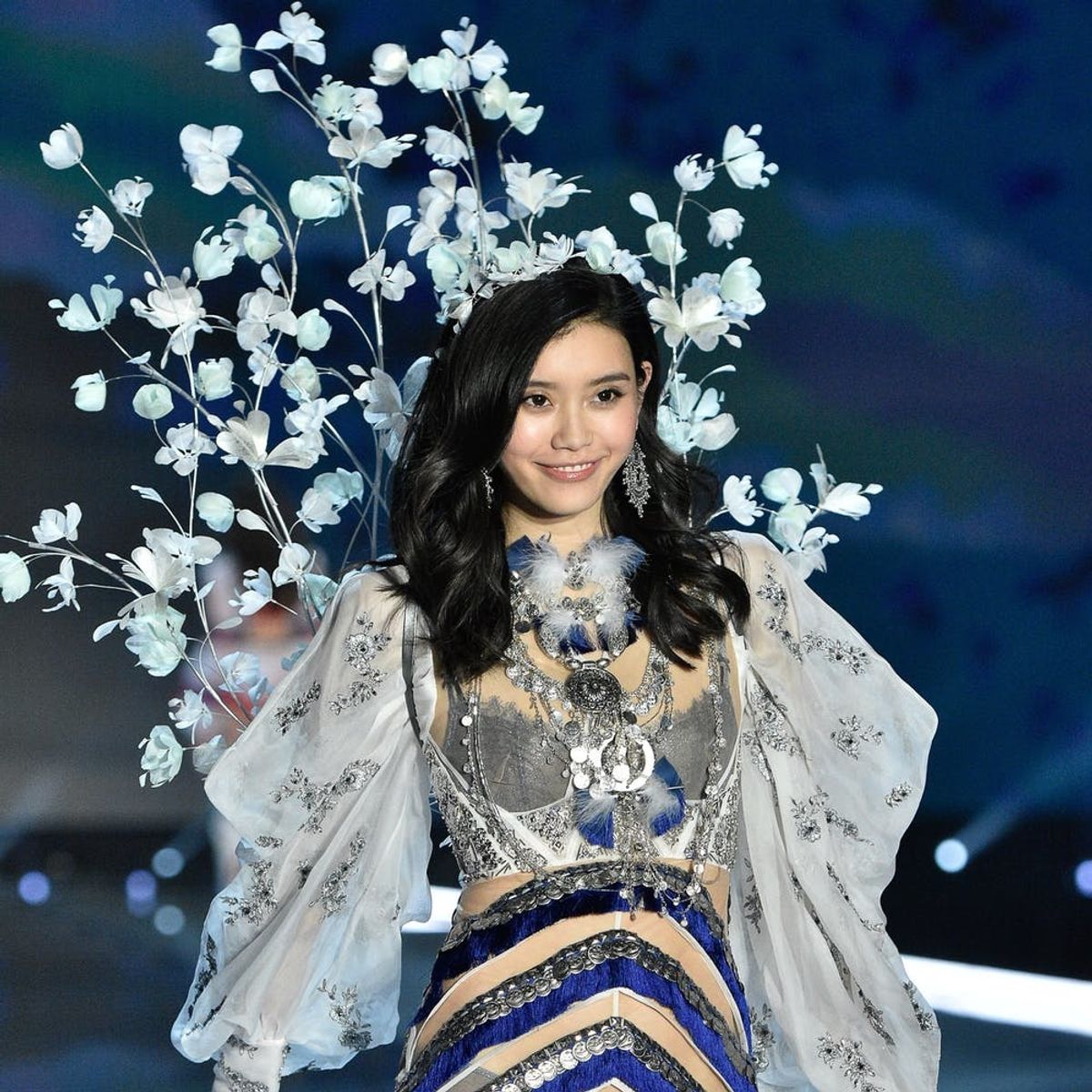 The Way This Model Handled Her Fall on the Victoria’s Secret Runway Has