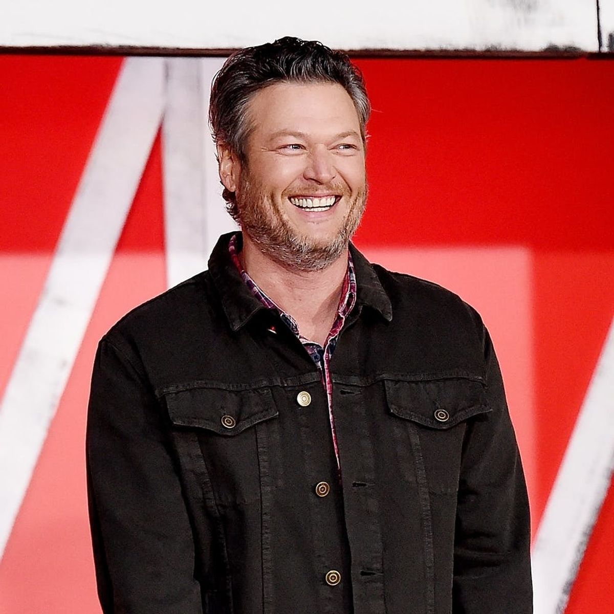 Blake Shelton Pokes Fun at His 2017 Sexiest Man Alive Title