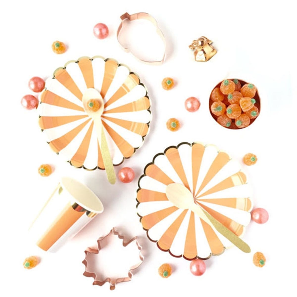 10 Stylish Paper Plates for Thanksgiving Dinner