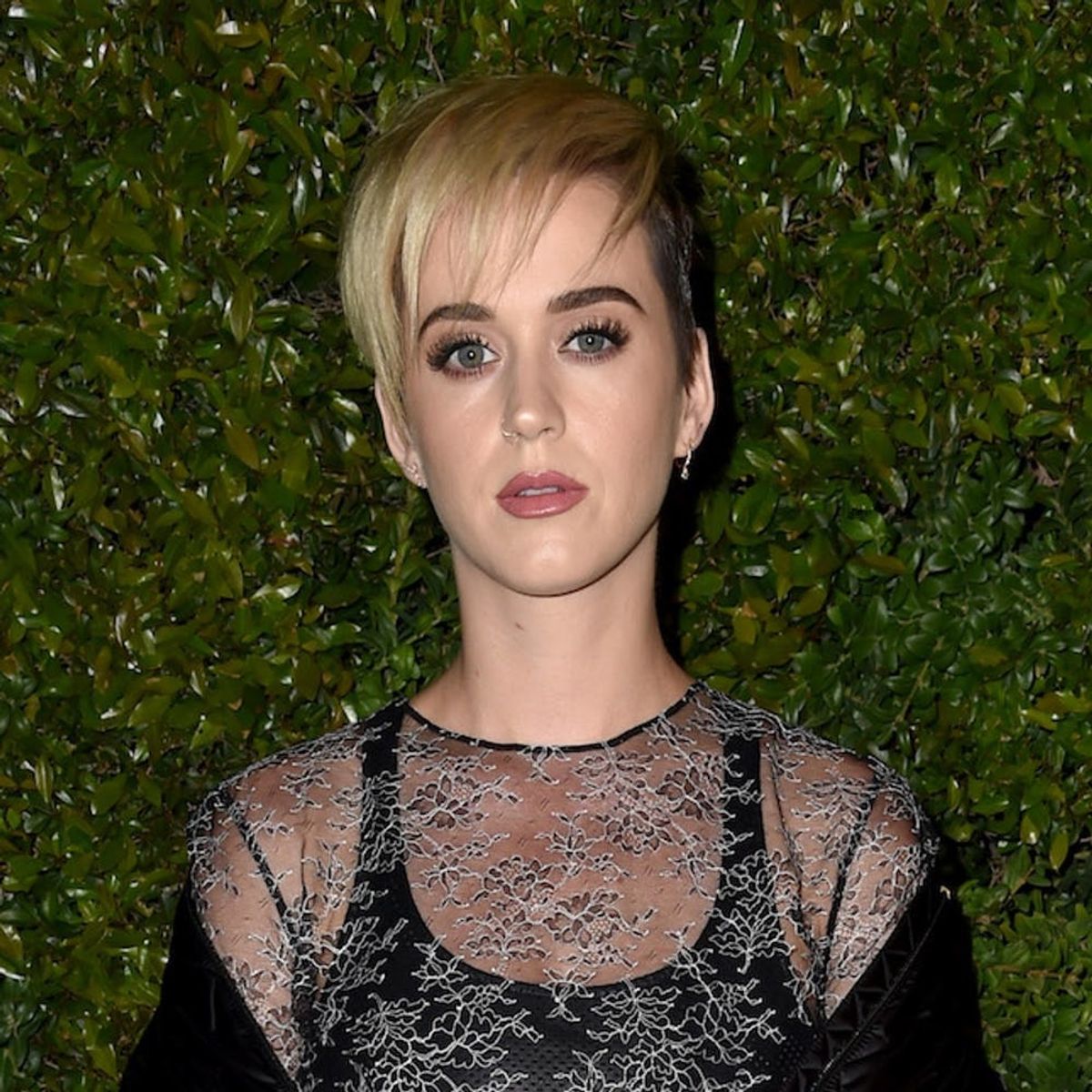 Morning Buzz! Katy Perry Paid a Tearful Tribute to Manchester Bombing Victims at Her London Show + More