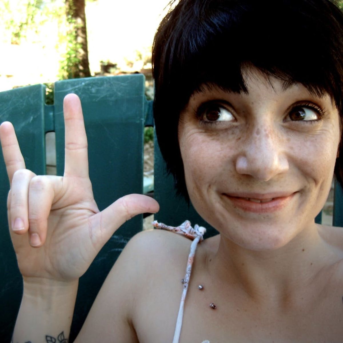 Whoa: You Can Now Learn Sign Language Online Using GIFs