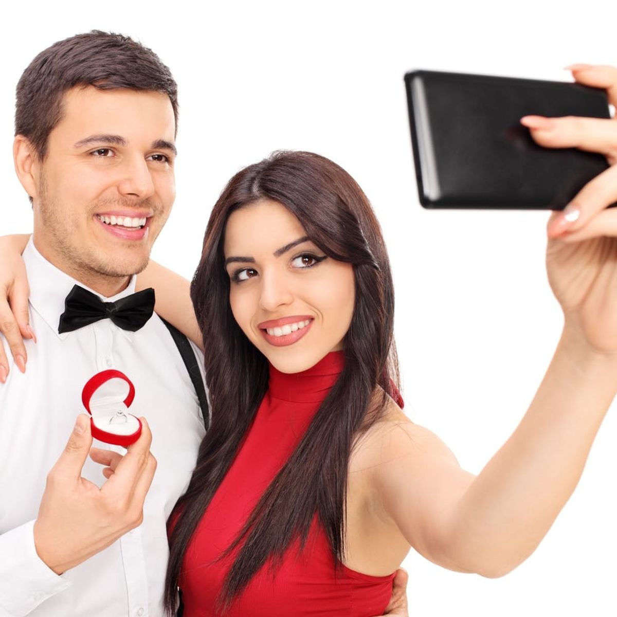 Tips to Announce Your Engagement on Facebook (Without Going Overboard)