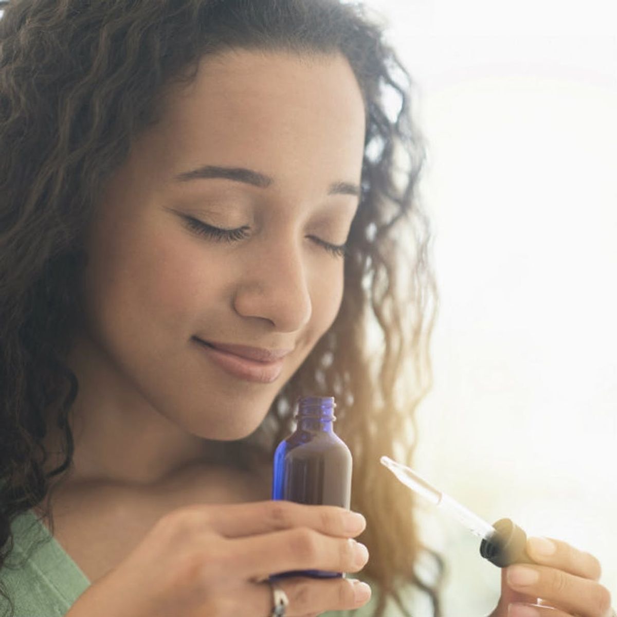 4 Ultra-Easy Aromatherapy Recipes for Relaxation and Focus