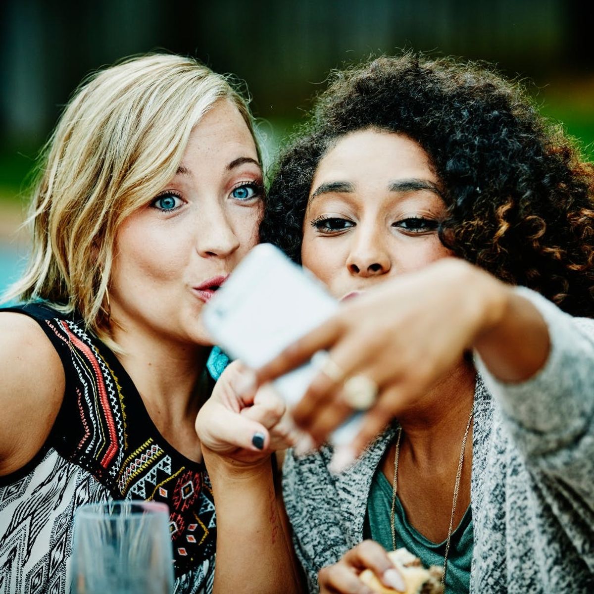 Buh-bye, Duckface! THIS Is Set to Be the Most Popular Selfie Pose of 2017