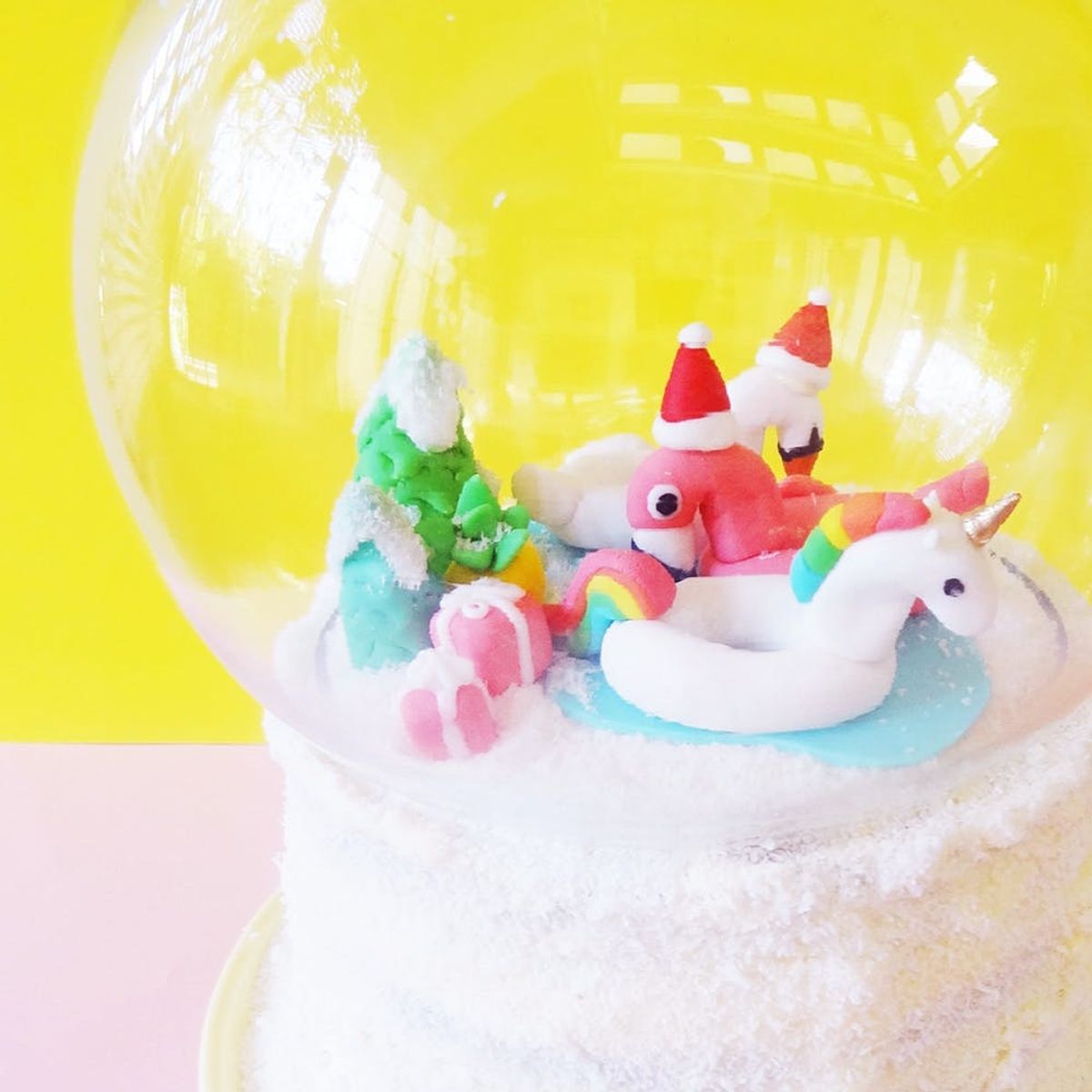 How to Make the Coolest Snow Globe Cake for Your Holiday Festivities