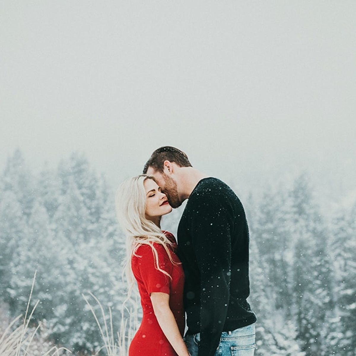 14 Winter Engagement Photos That Will Warm Your Heart