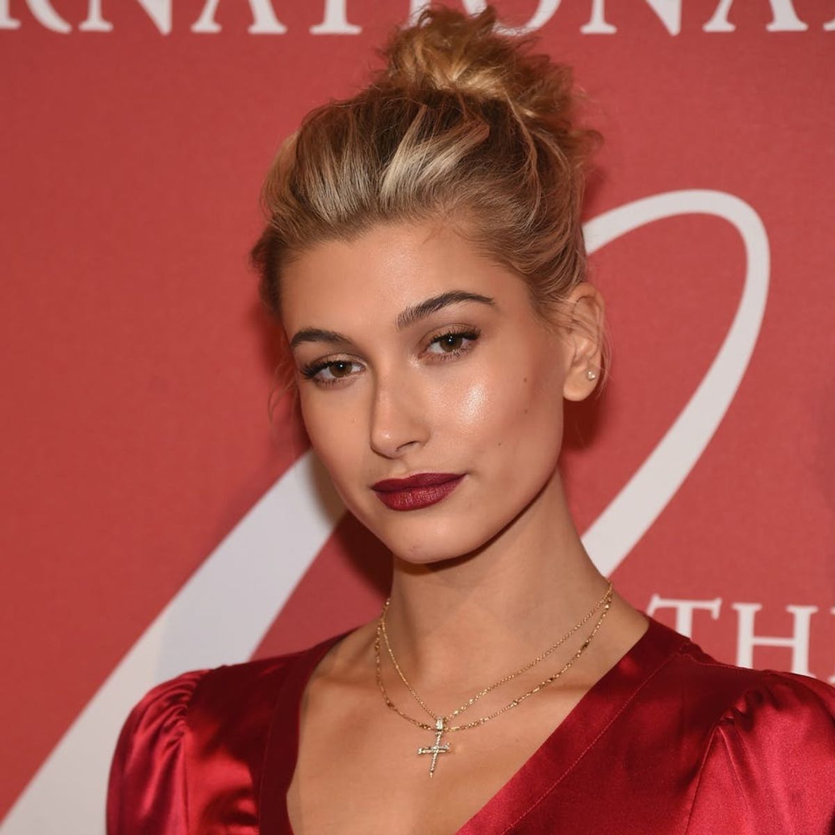 Hailey Baldwin’s New Pretty-in-Pink Locks Are Fall #HairGoals