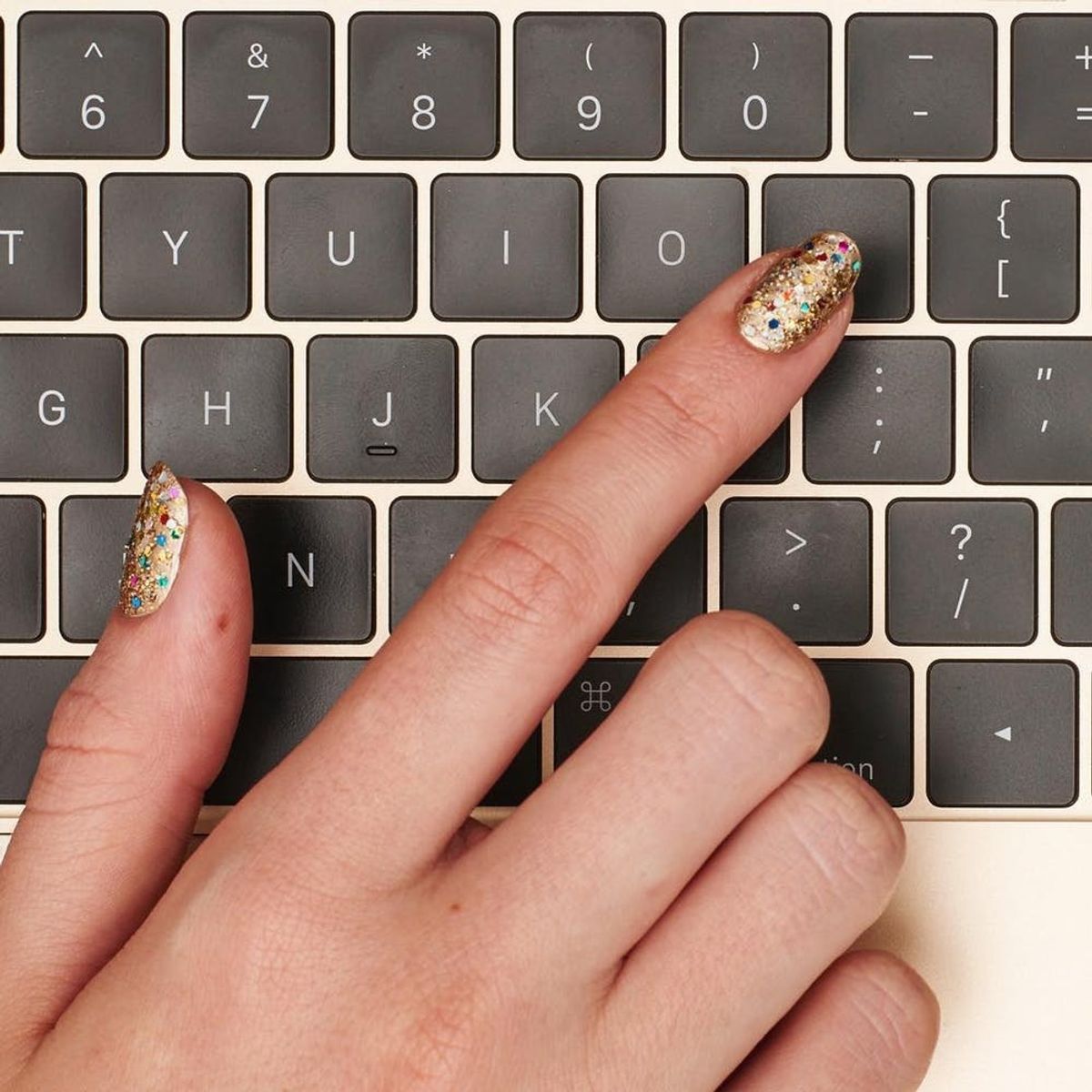 25 Festive Metallic Manis to Get You Ready for Winter