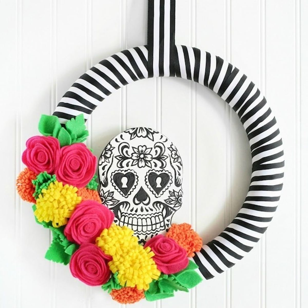 25 Modern Halloween Wreaths to DIY Now