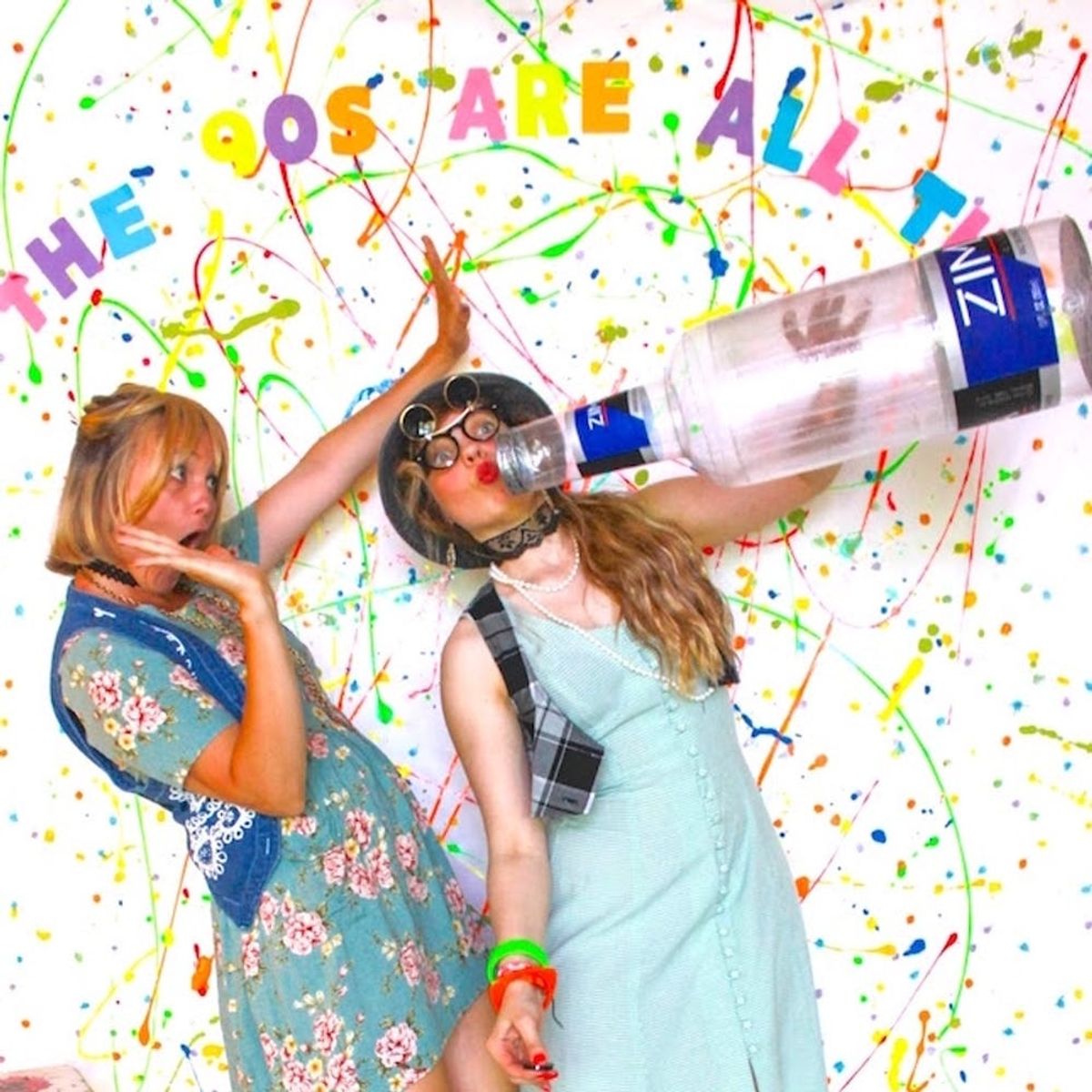 21 Wicked Cool ’90s Halloween Party Decor Ideas