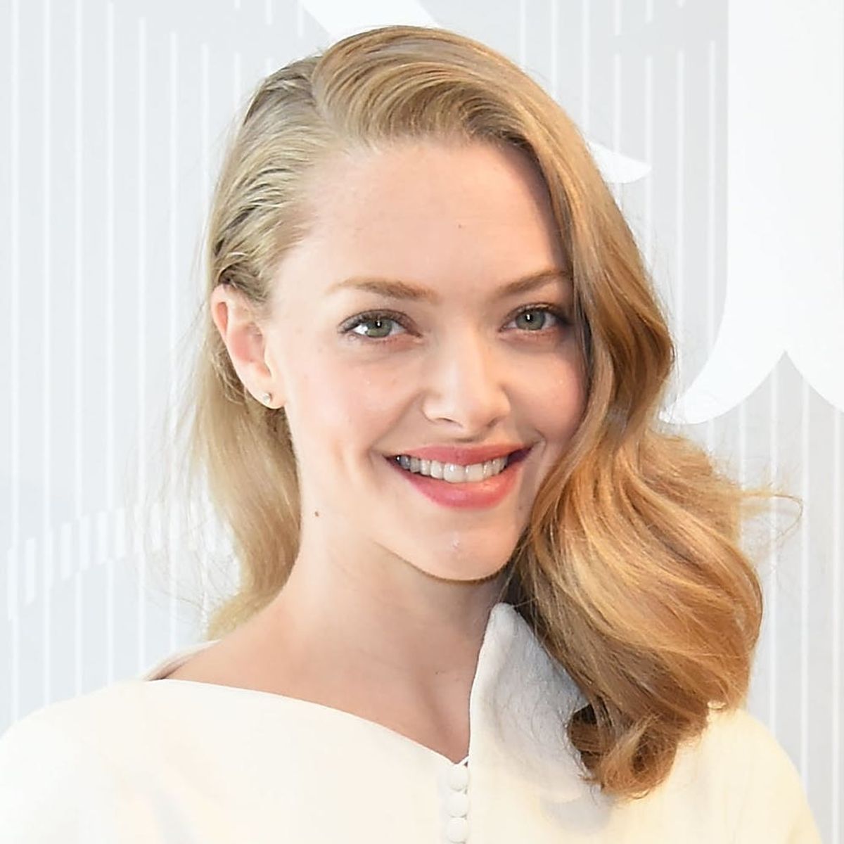 Amanda Seyfried’s Engagement Ring Is a Minimalist Dream