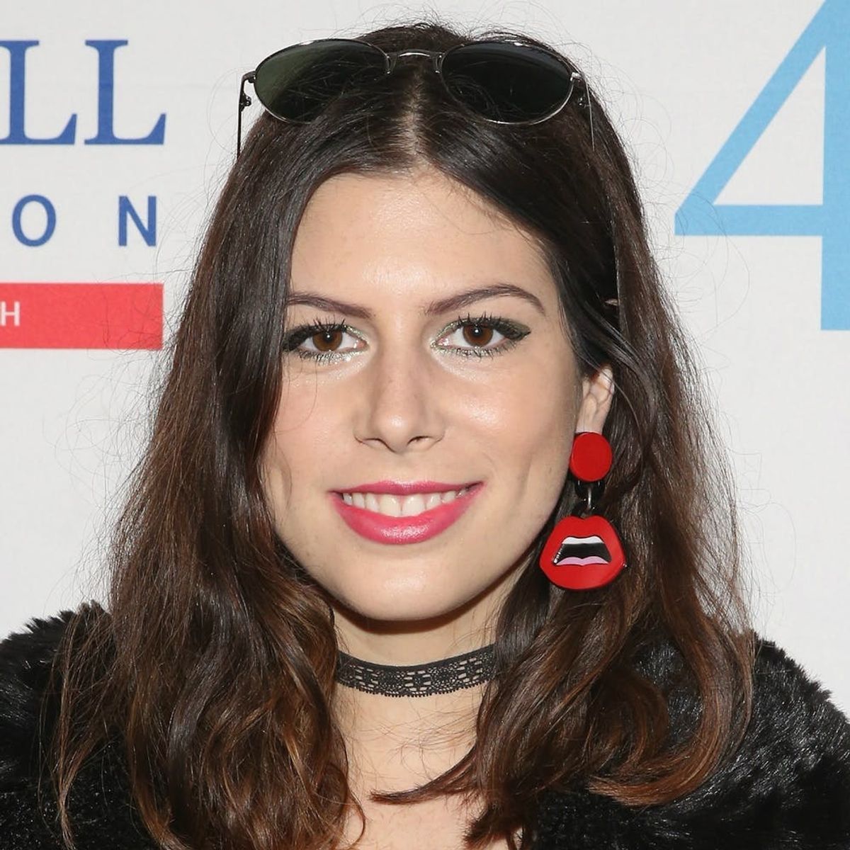 Lollapalooza Artist Frankie Has the Simplest Hack for Applying Mascara in the Car