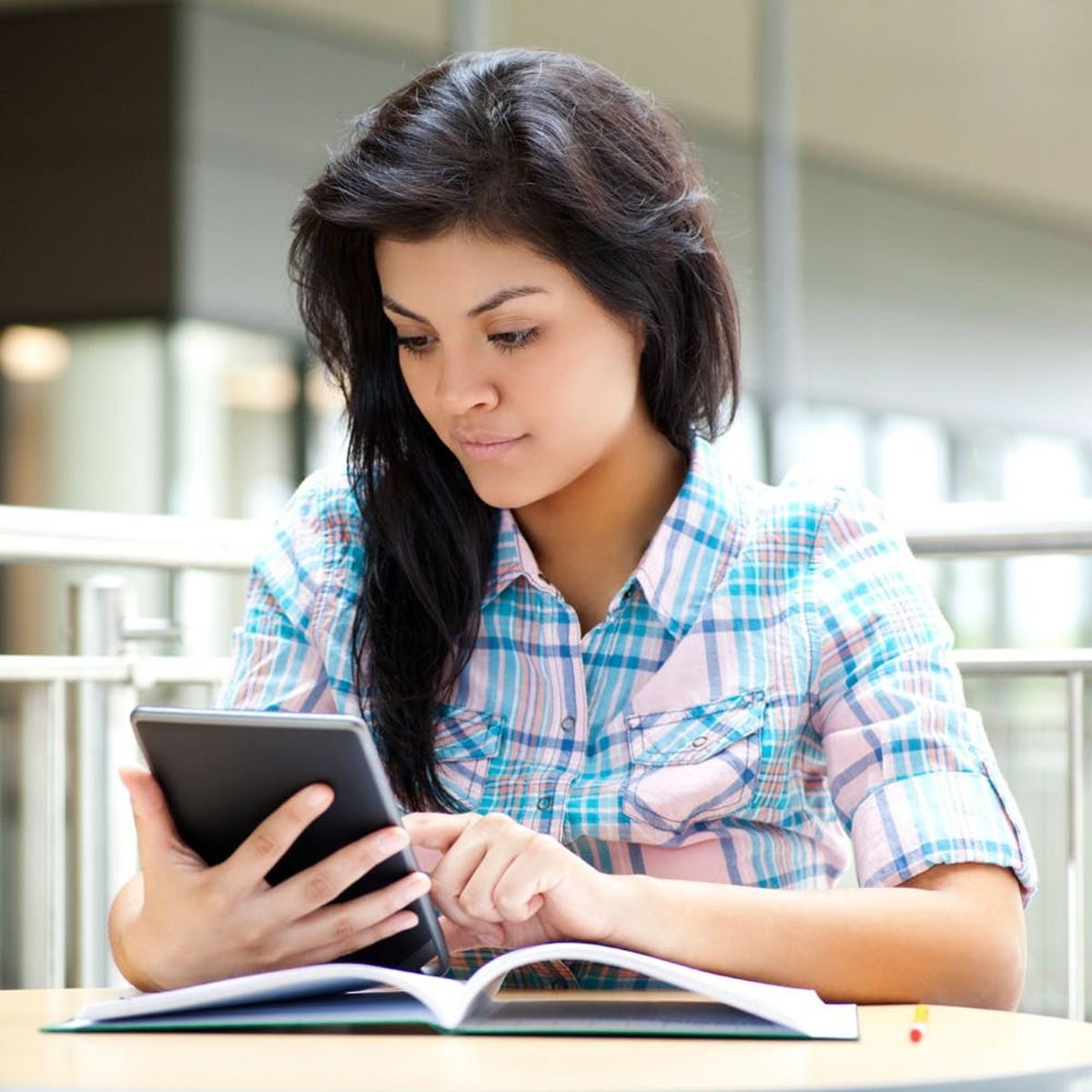 Is Reading eBooks Really Worse for Your Brain Than Paperbacks? Experts Sound Off