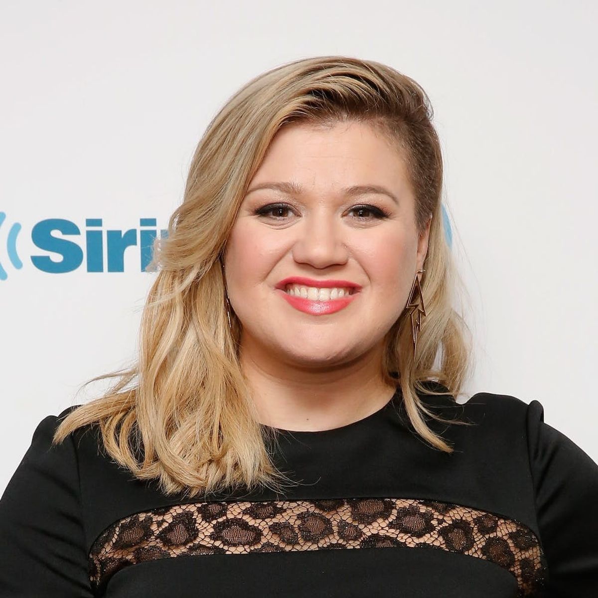 Kelly Clarkson’s Baby Girl Stars in Her Own Super Bowl Commercial Teaser