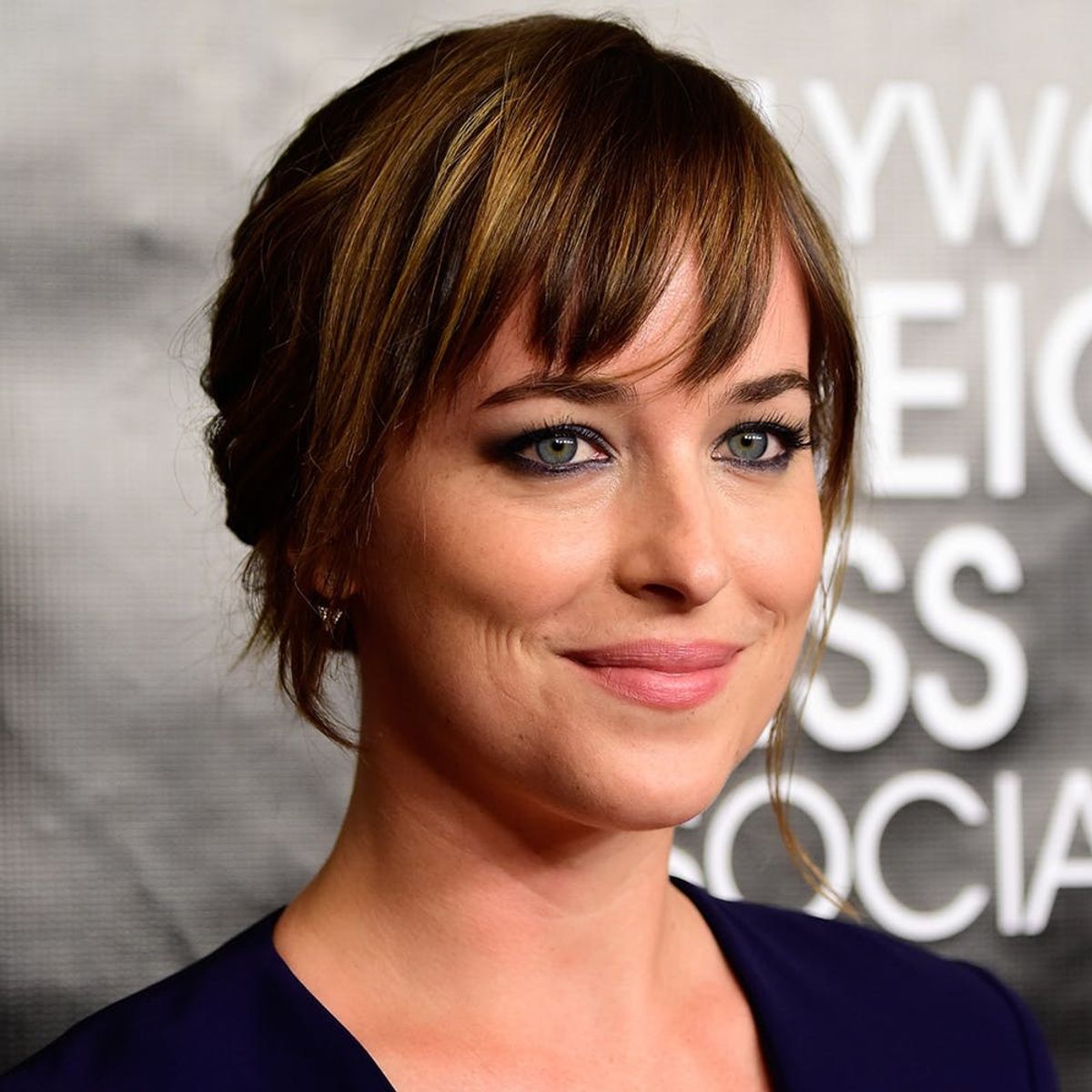 Dakota Johnson Just Made ’90s Highlights Look Totally Cool