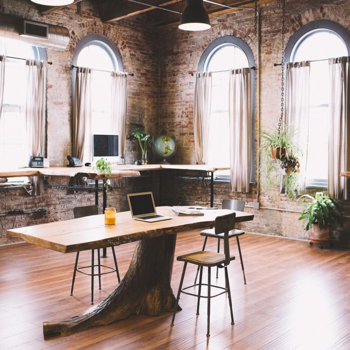 This Dreamy Website Will Inspire You to Declutter Your Desk