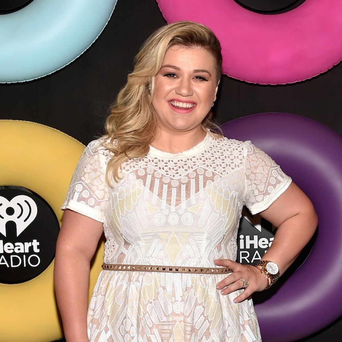 Kelly Clarkson Just Proved She’s the BEST at Pregnancy Announcements