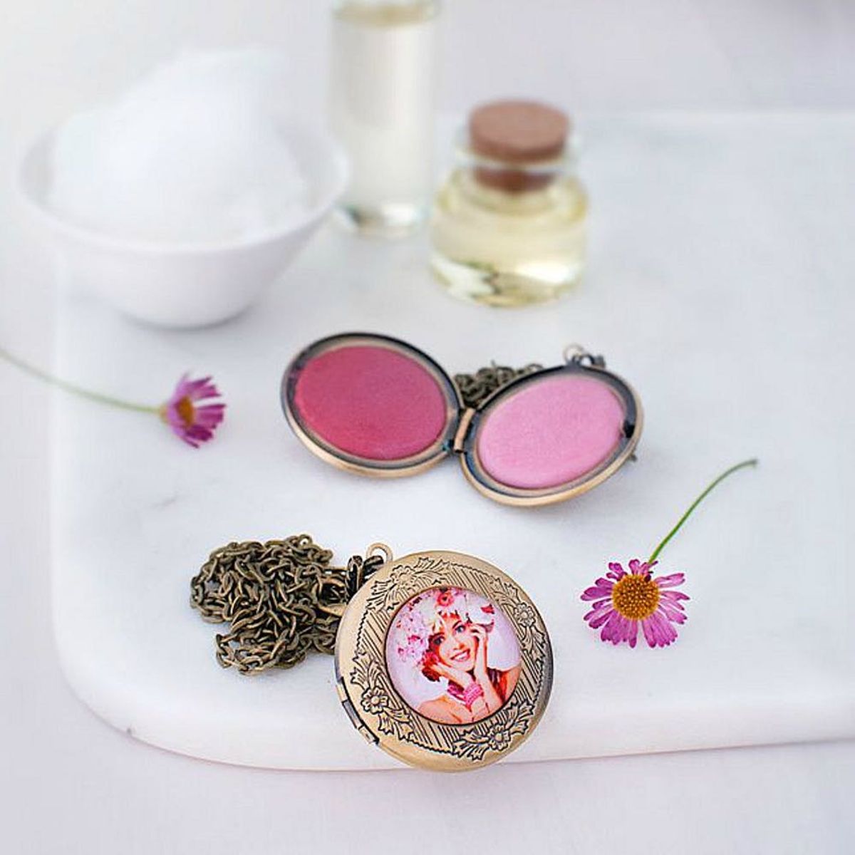 11 Organic Makeup Tutorials to Help Your Beauty Routine Go Au Naturale