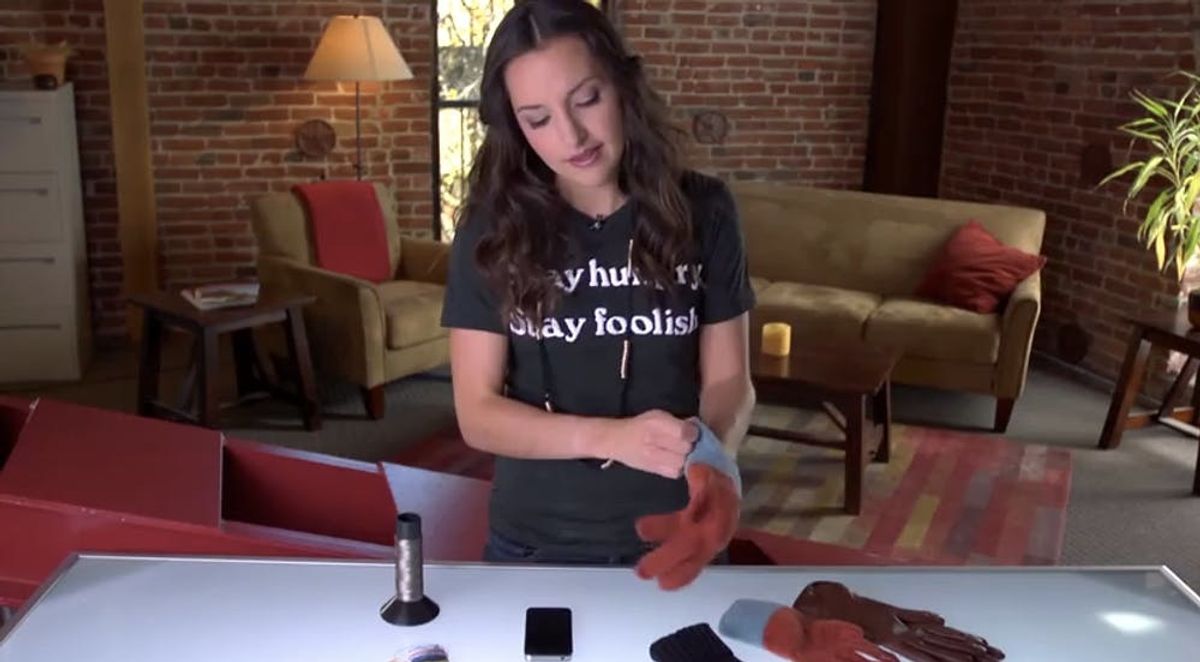 Make Your Own Touchscreen Gloves for Texting