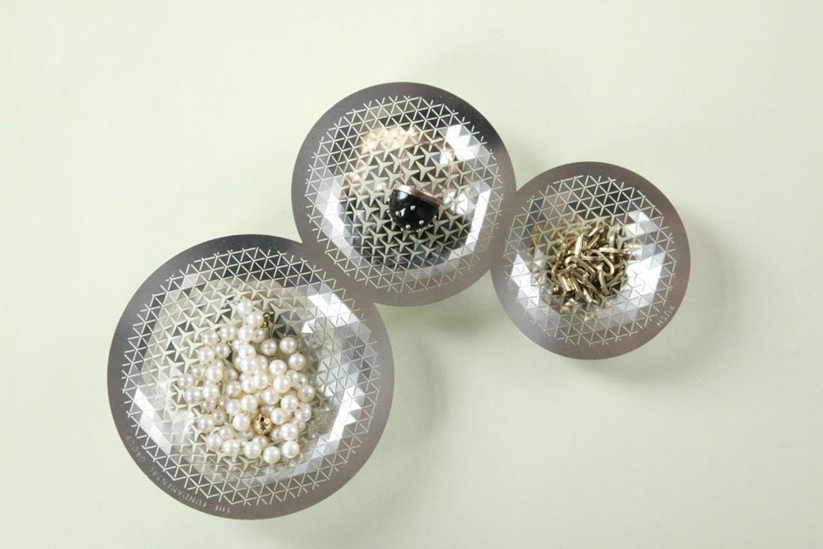 Push It! 2D Metal Plates That You “Push” Into 3D Bowls