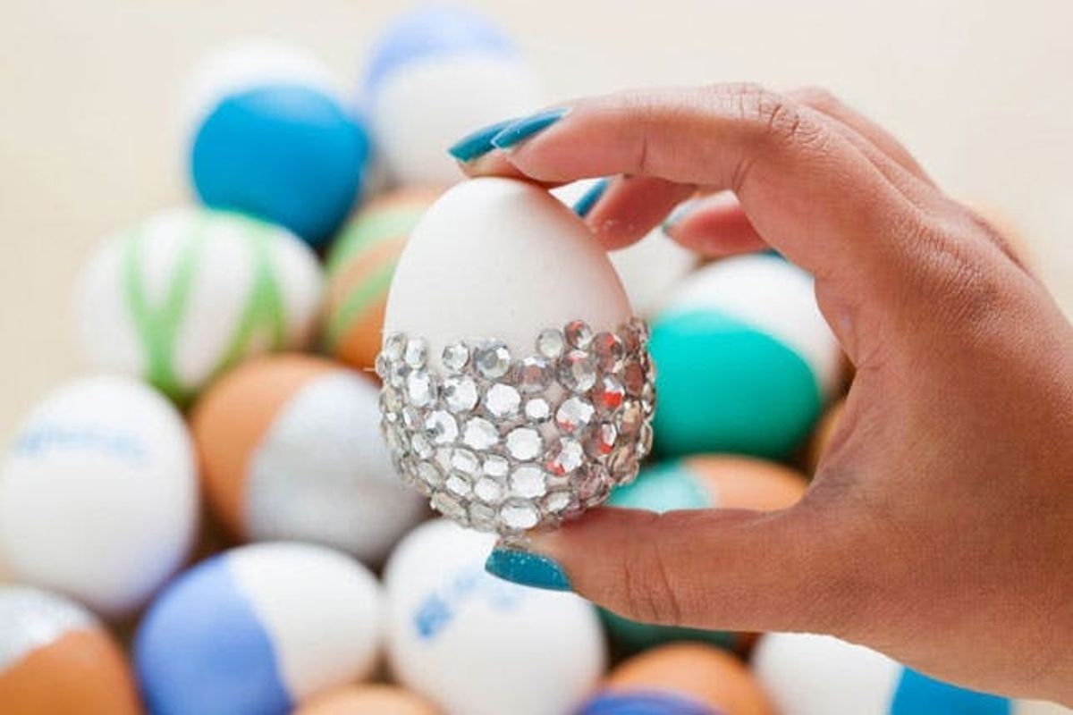 Borderline Egg-cessive: 100 Ways to Decorate an Easter Egg!