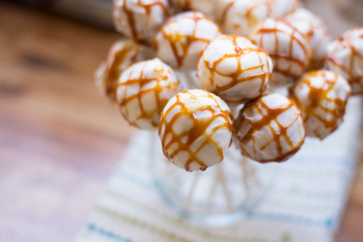 Take a Bite Out of Autumn with Apple Spice Cake Pops