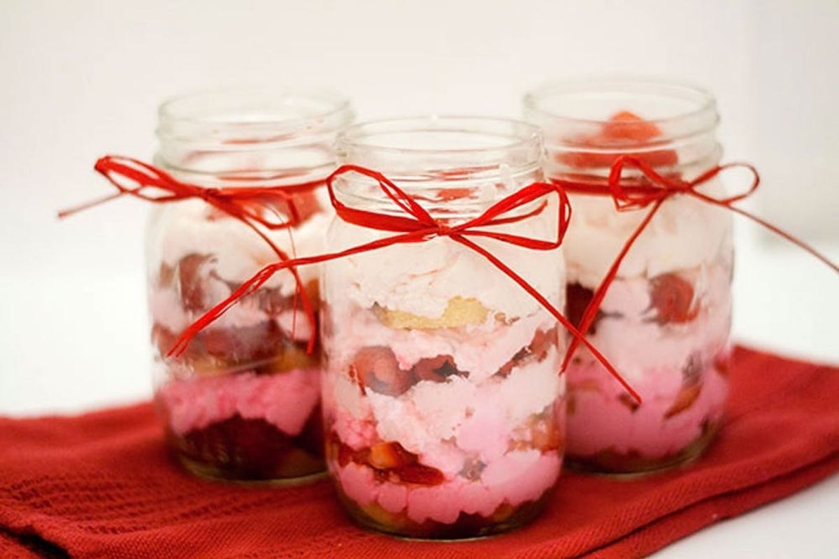 Make This Poundcake Ombre Trifle Recipe (Only 4 Ingredients!)