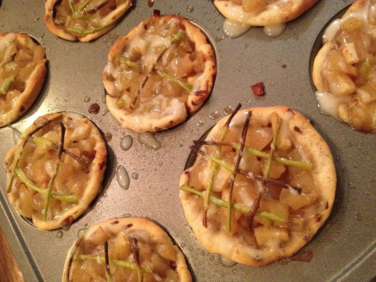 Easy Dessert Idea: Apple Cinnamon Roll Cups