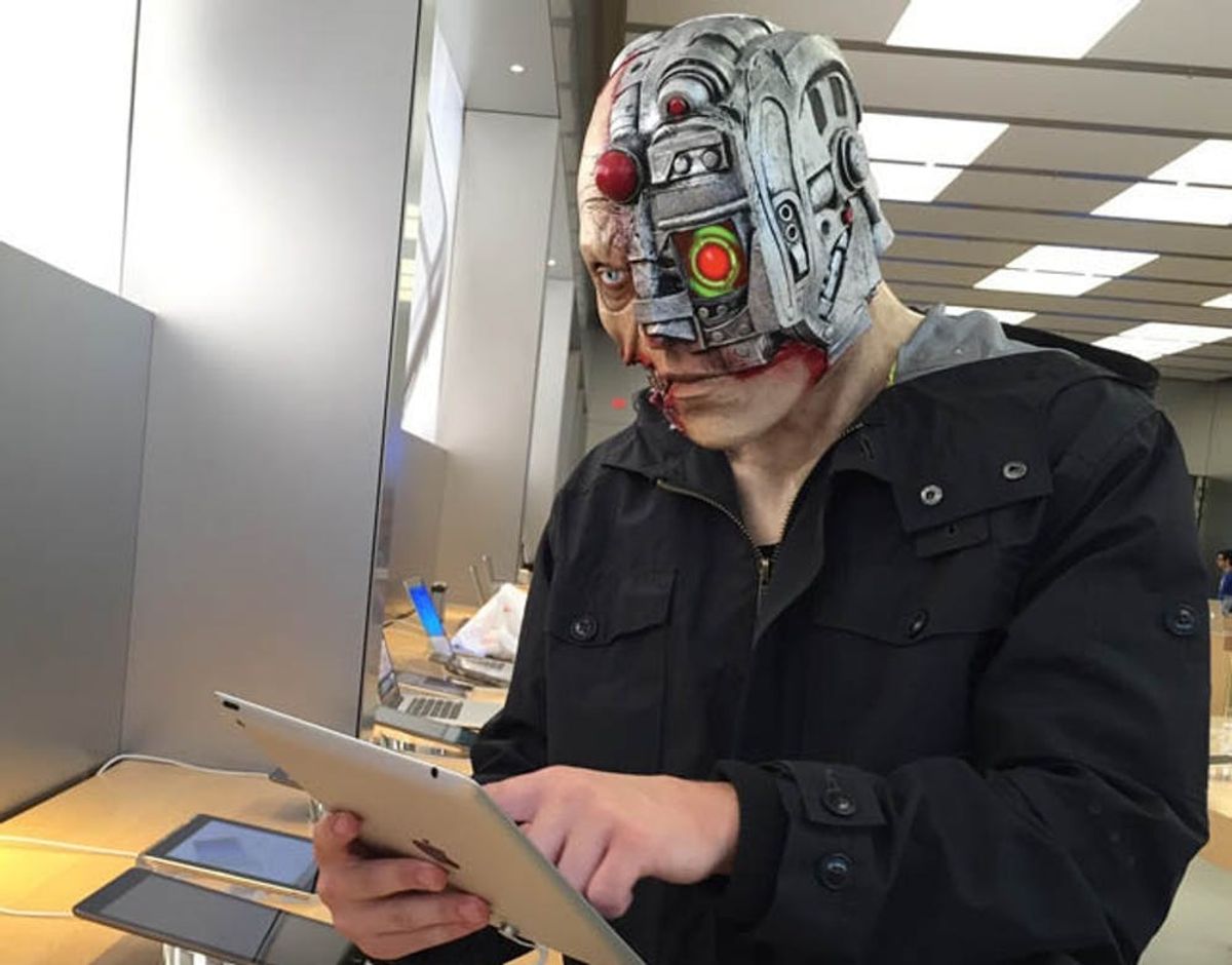 Spook Central: These Masks Use Smartphones as Moving Eyes