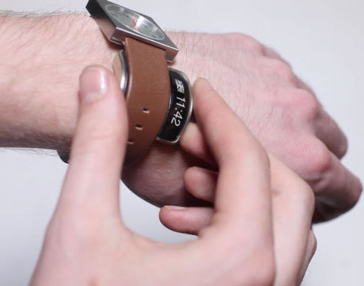 Turn Any Watch Into a Smartwatch With Glance