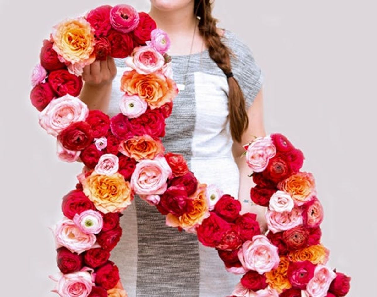 Shoutout: How to Make an Ampersand Out of Fresh Flowers