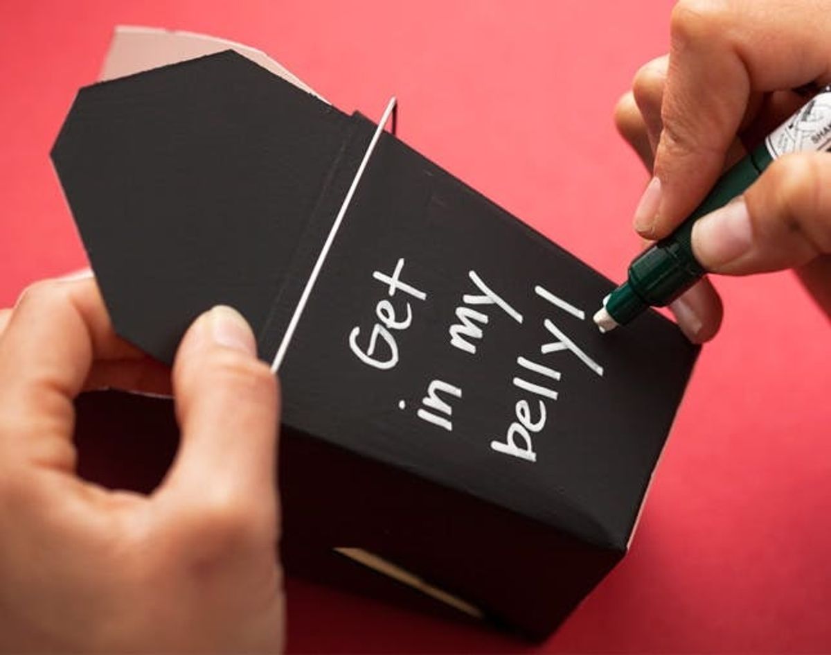 Make Chalkboard To-Go Boxes for Your Holiday Leftovers