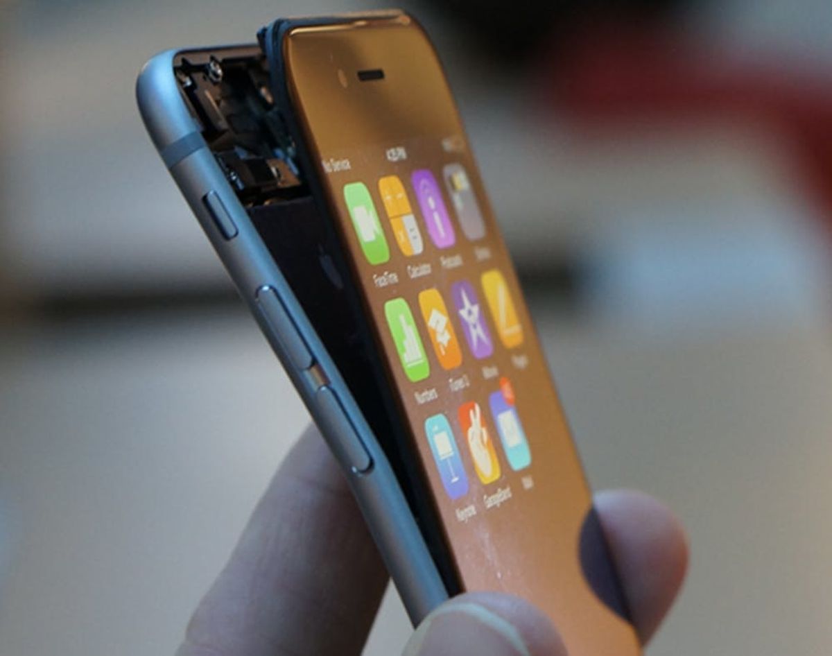 Phew! This Video Might Calm Your #Bendgate Fears