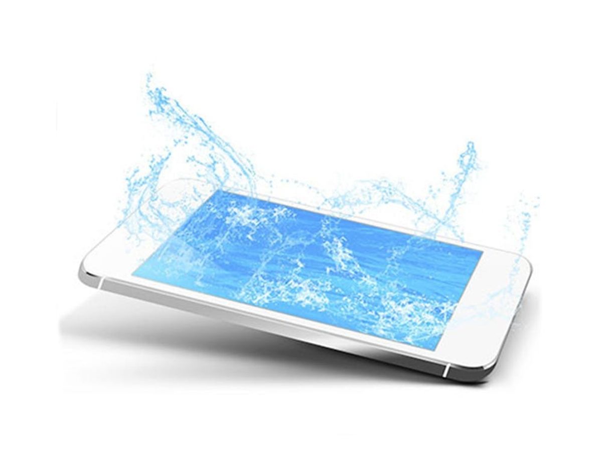 This Spray Protects Your Phone From Water and Scratches