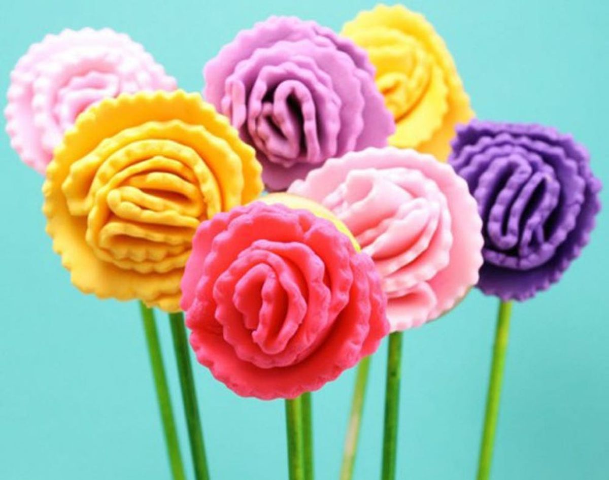 11 Ways to Use Fondant to Jazz Up Your Desserts